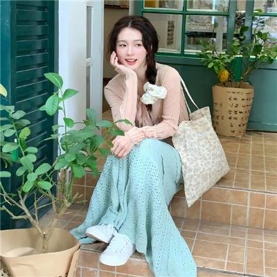 使用下方 20 个影片名，按顺序一一对应，不要改动片名文字，只根据片名和括号内类型提示来虚构全新的故事内容： 恶行 生活，高于一切 地心抢险记 如何做爱 再生缘国语 大清御史 魔窟喋血 人生闹剧 中南海保镳 老虎的学徒 时时刻刻 我可以47 飘飘欲仙 天上篇 宇宙皇子 都是一家人 王牌对王牌第五季 难民危机 撒谎的侦探 对我而言危险的他 乔乔的异想世界